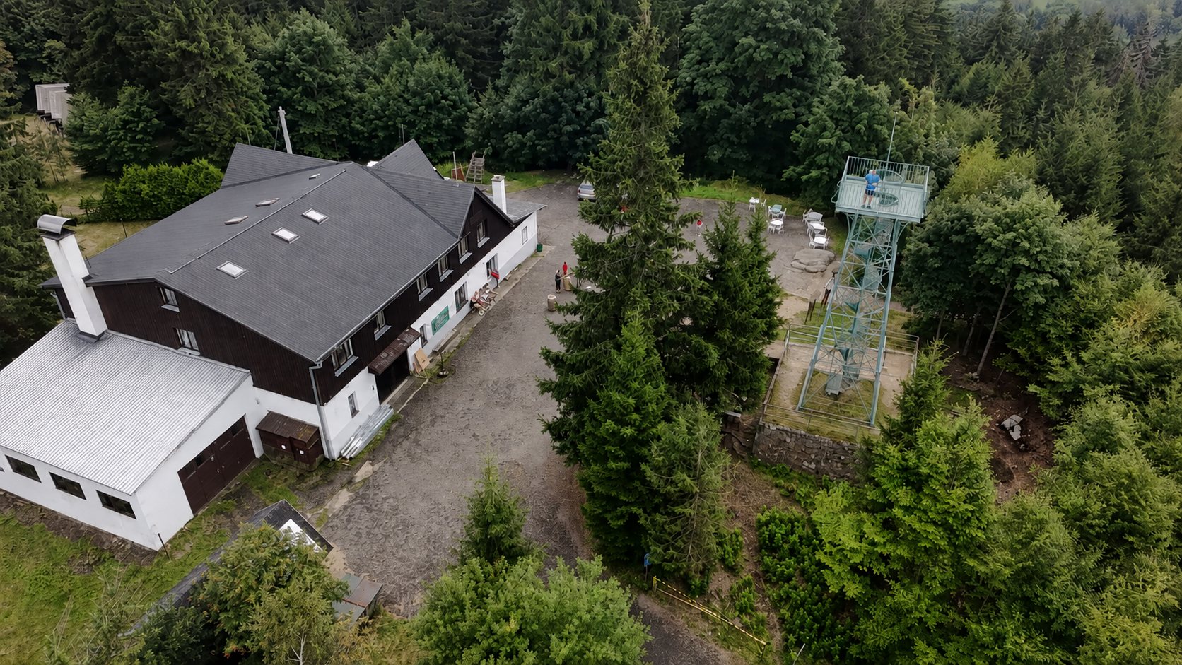 Chata Slovanka a rozhledna z dronu